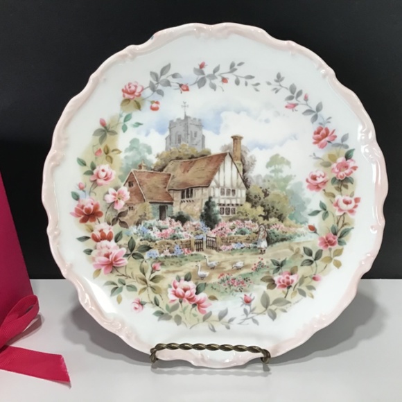 4 Vintage ROYAL ALBERT COLLECTORS PLATES - Picture 7 of 10